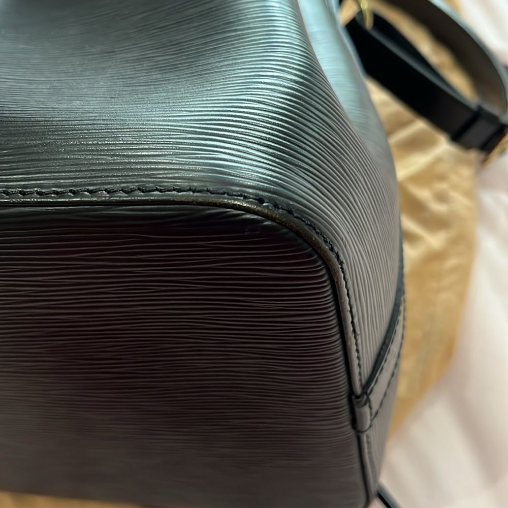 Louis Vuitton Black Epi Leather Noé Bucket Shoulder Bag with Gold Hardware - Picture 9 of 15
